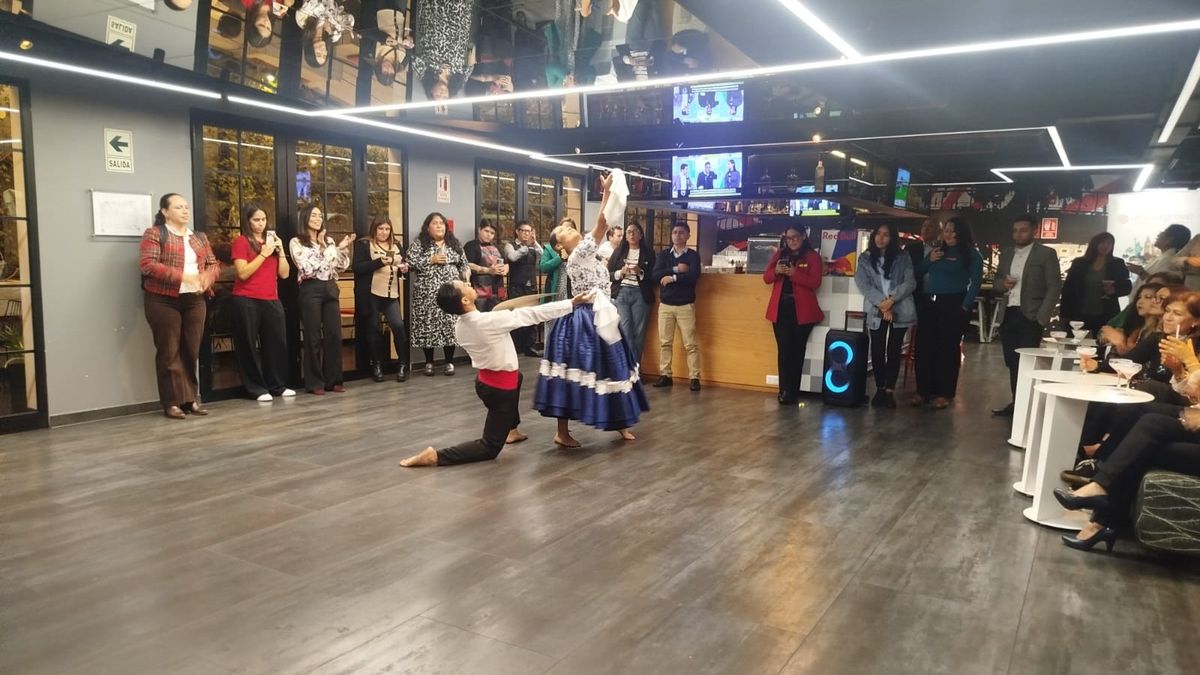 Además, se presentó un baile de marinera para finalizar el evento.