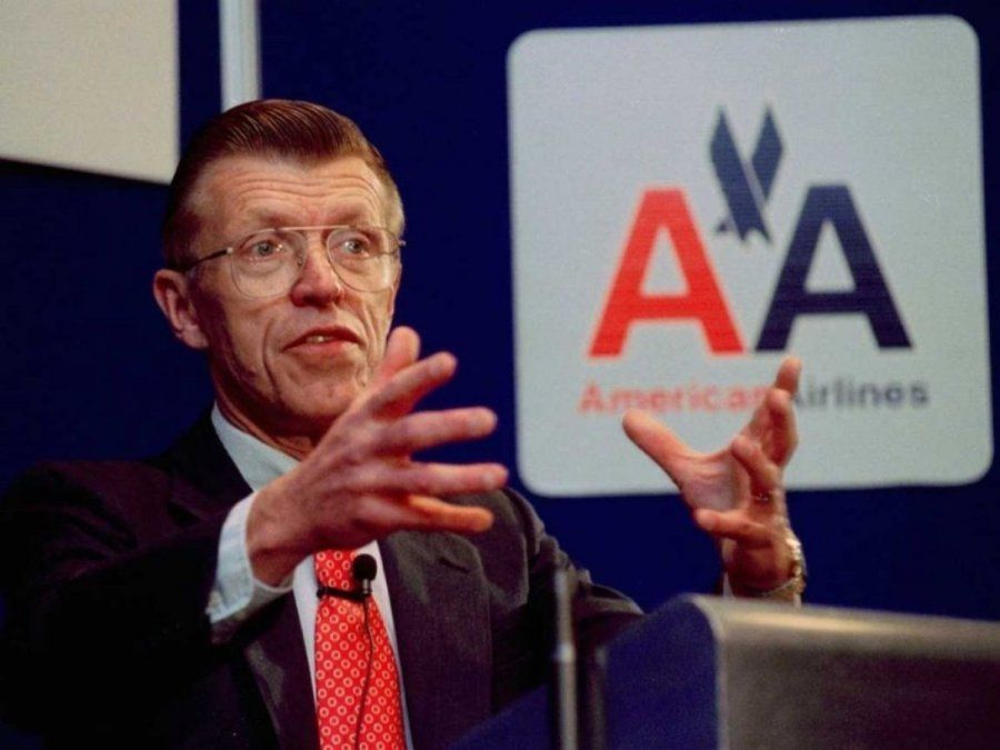 Robert Bob Crandall, el CEO que condujo a American Airlines durante la Desregulación de 1979.