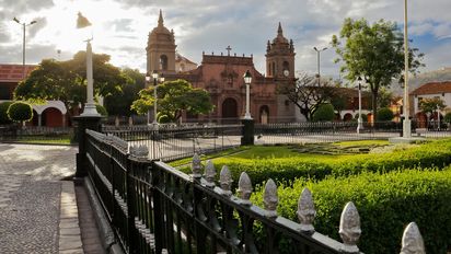 Ayacucho enfrenta una crisis turística debido a la falta de inversión en infraestructura y mantenimiento de sus principales atractivos culturales.