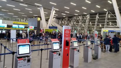 Aeropuerto de Santiago aún 