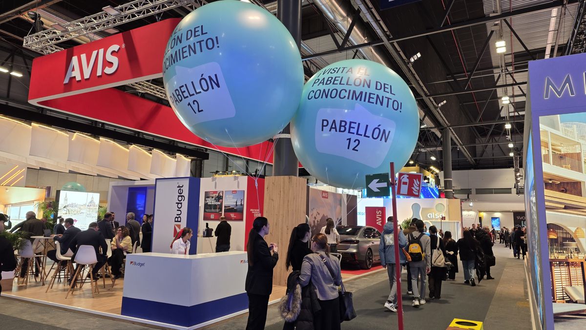 Globos invitan a visitar el Pabellón del Conocimiento.