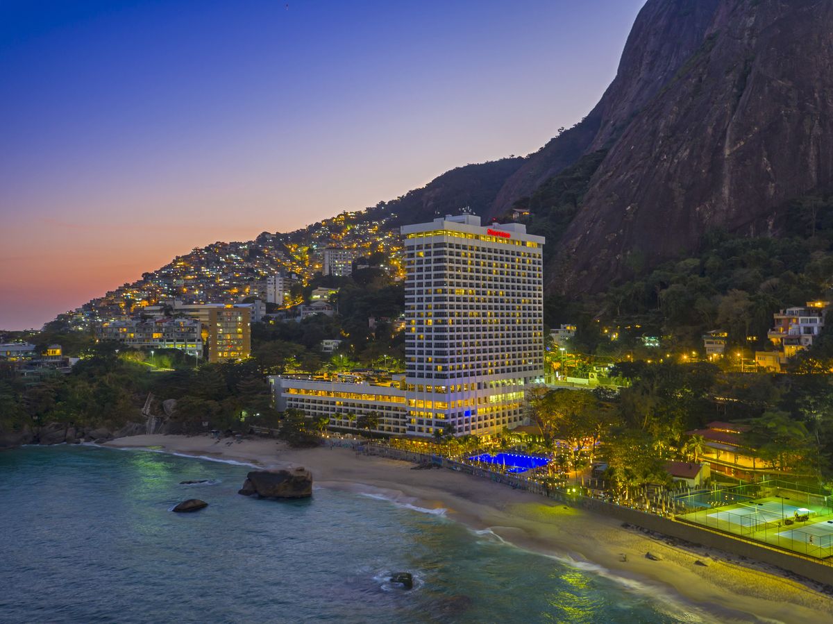 Marriott:el Sheraton Grand Rio Hotel & Resort es el único establecimiento de la ciudad que queda totalmente frente a la playa.