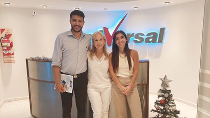 Nicolás Reyes, gerente de Recursos Humanos de Universal Transportes; junto a Estela Jonneret, socia gerente de la empresa; y Daniela Cabiró, gerente de Hotelería y Turismo.