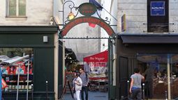 Las calles del Marais en París viven hoy con un ritmo propio donde gastronomía, diseño e historia marcan el pulso.