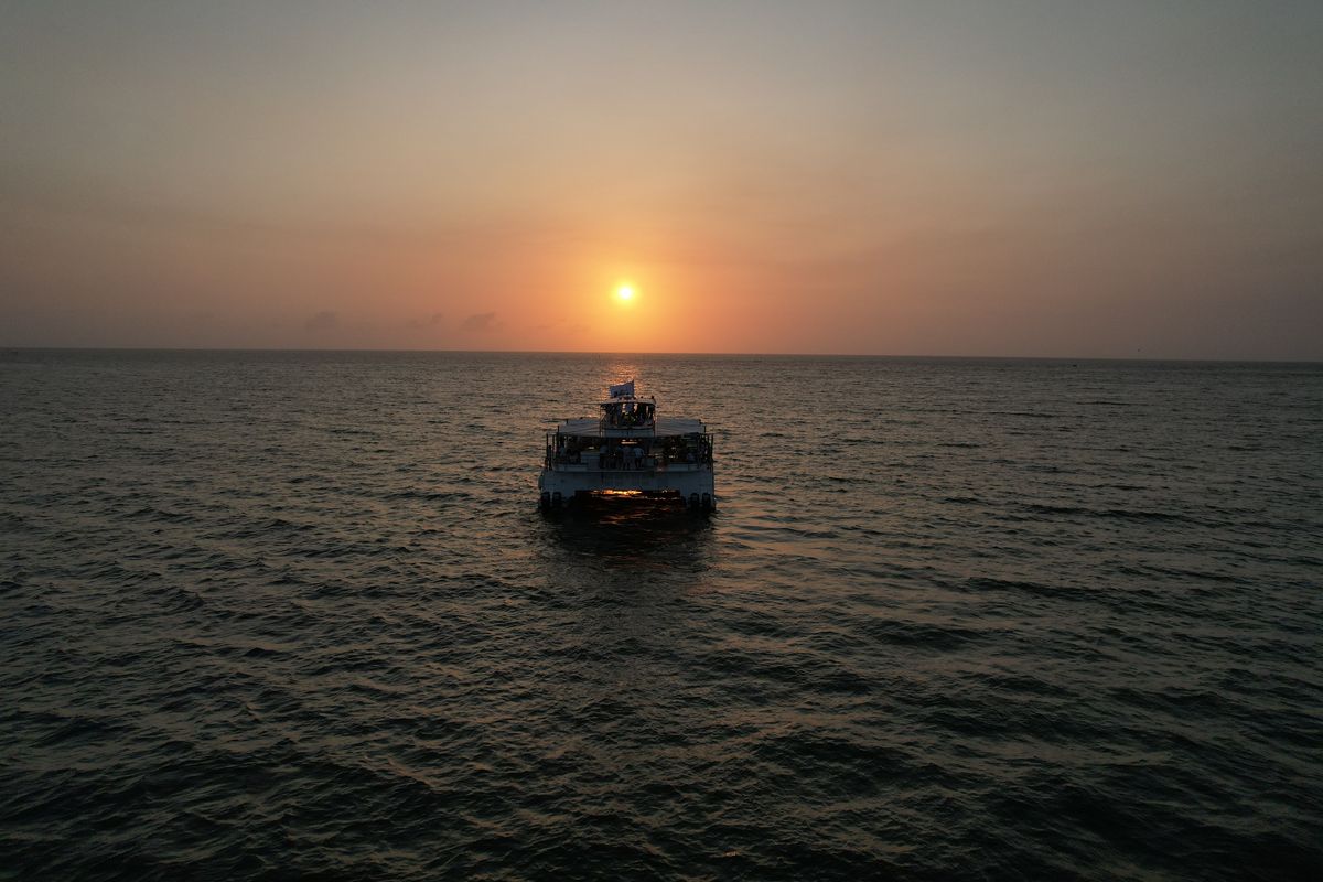 Vive la experiencia de dar un paseo en catamarán de manera exclusiva por Cartagena.