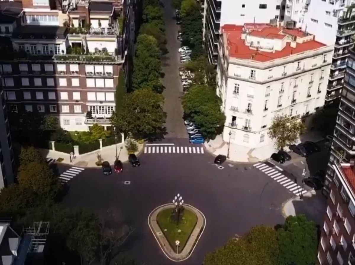 Buenos Aires: La Isla es un selecto sector de Recoleta cuyo parecido con las calles de París es asombroso.