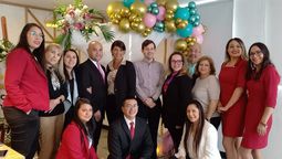 Equipo Universal de Viajes, incluida Cecilia Paredes, representantes de la Autoridad de Turismo de Aruba y socios hoteleros de la isla. 
