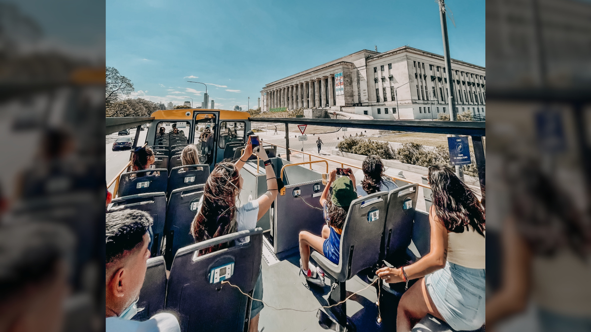 Buenos Aires Bus dispone de 26 buses y 27 paradas.