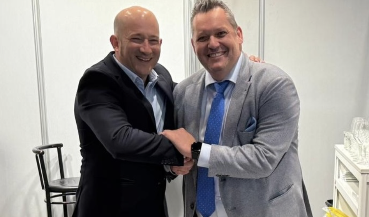 Miguel Mayordomo, responsable comercial y socio fundador de SoloGrupos, e Iván Méndez, gerente de UNAV.