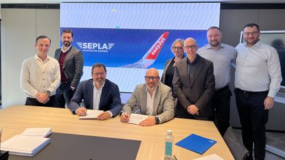 Dirigentes de easyJet y SEPLA firman el convenio