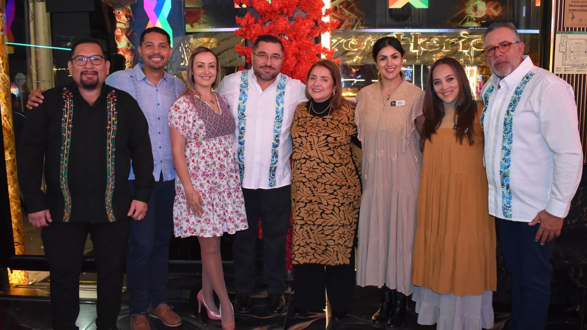 Ulises Barriga, Jennifer Rivera, Gustavo Colin, Lizeth Álvarez Gorosave, junto al equipo de Grupo Xcaret, en el marco de su presentación previa a la Vitrina Turística Anato 2026. Ulises Barriga, Jennifer Rivera, Gustavo Colin, Lizeth Álvarez Gorosave, junto al equipo de Grupo Xcaret, en el marco de su presentación previa a la Vitrina Turística Anato 2026.