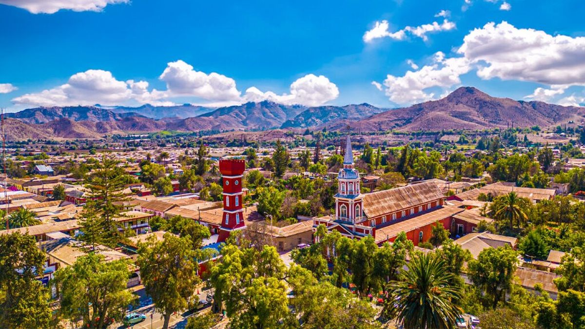 Vicuña combina centro caminable, patrimonio y un ritmo pausado que calza perfecto con una escapada de descanso.