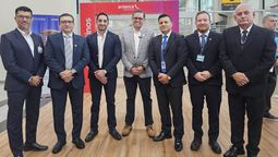 Juan Francisco Ortiz, country officer de Avianca Ecuador (3o izq.), participó en inauguración de nuevo vuelo Guayaquil-Miami. También asistió el viceministro de Turismo Mateo Estrella (centro). 