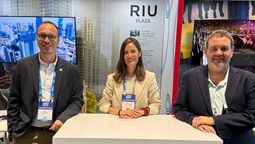 RIU Plaza en IPW: Nil Lasala, director Leisure de RIU Plaza Hotels; Celia Casado, directora de Ventas de Riu Plaza Fishermans Wharf; y Manuel Donoso, director de Ventas de Riu Plaza Chicago y Riu Plaza Miami Beach.  