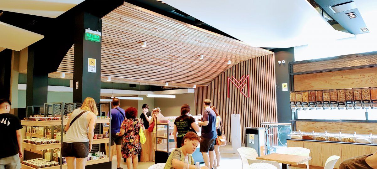 Mercat Caballito&nbsp;se encuentra en el segundo nivel del CaballitoShopping Center. Cuenta con 1.200 m², donde alberga doce propuestas.