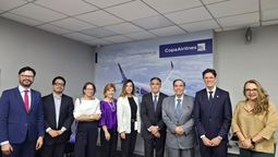 Wendel Arriaza, Embajador de Guatemala en Chile; Felipe Arriagada y Pamela Liz, de Emeser Chile; Olga de Janon de Jiménez, Sra. del Embajdor de Panamá en Chile; Catherine Lira, gerente general de Copa Airlines en Chile; Francisco Cruz , presidente de la Cámara de Comercio Chileno-Panameña; Enrique Jiménez, Embajador de Panamá en Chile y Linda Redondo, Embajadora de Guatemala en Chile.&nbsp;