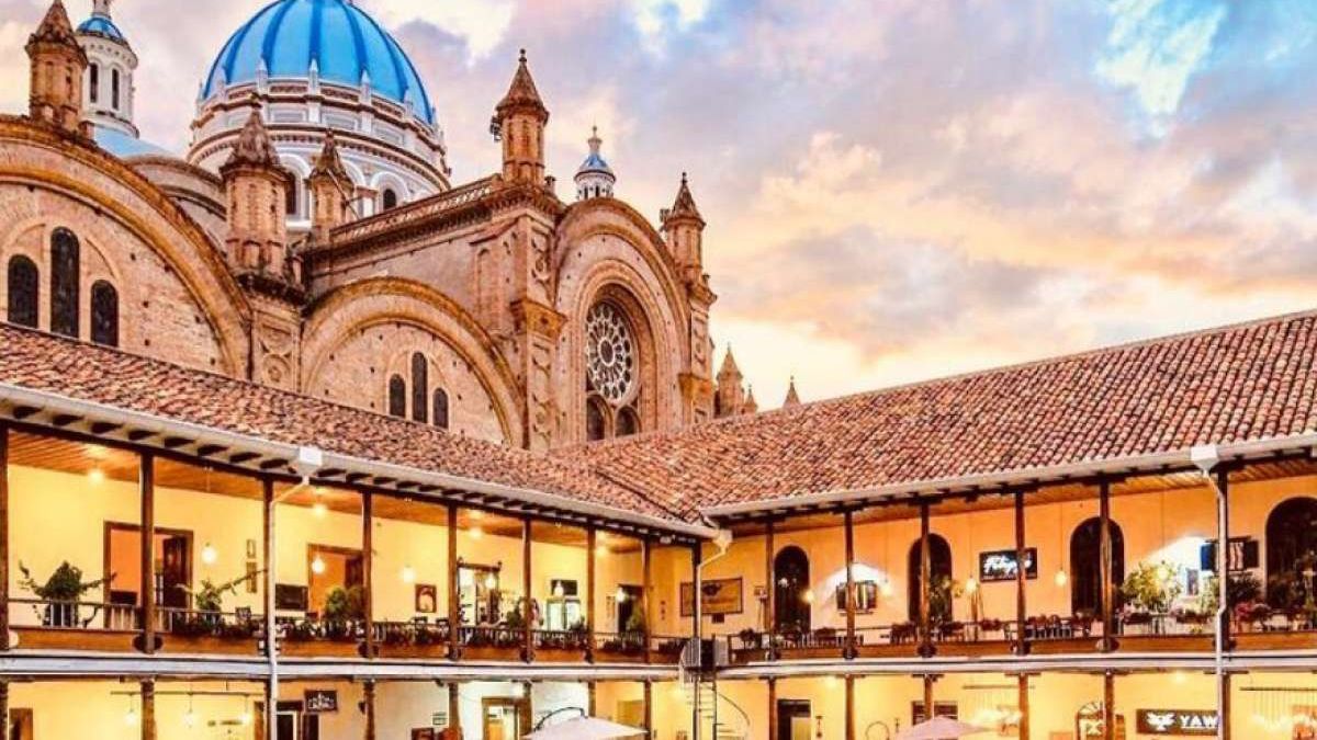 La Alcaldía de Cuenca habilitó 25 espacios al aire libre en el Centro Histórico para restaurantes. - Ladevi Medios y Soluciones La Alcaldía de Cuenca habilitó 25 espacios al aire libre en el Centro Histórico para restaurantes.