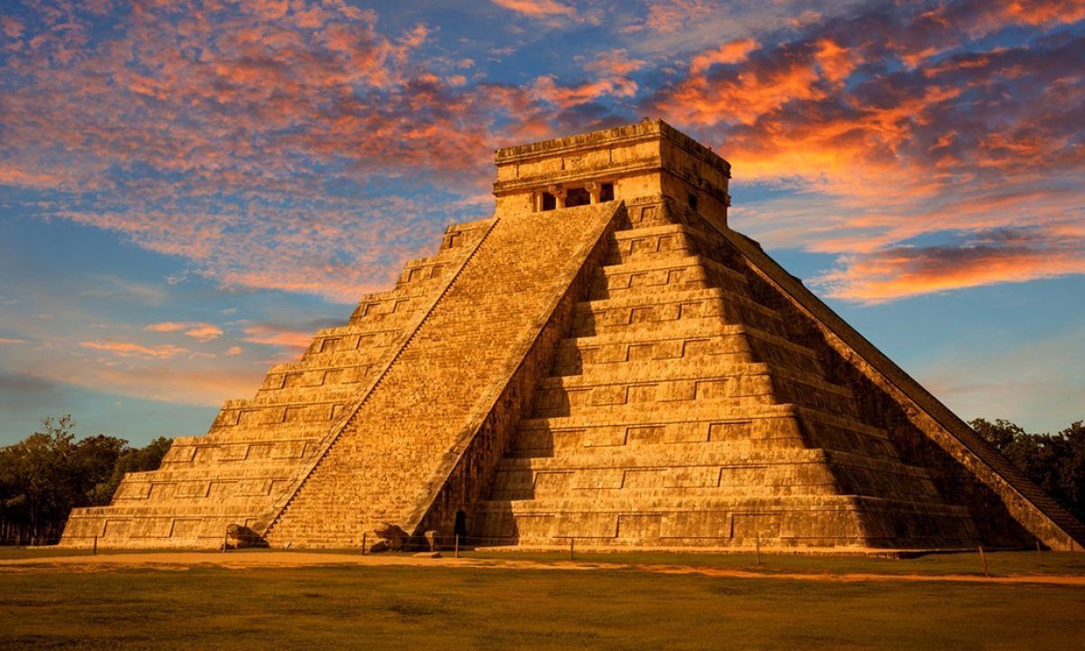 Chichén Itzá, "La ciudad de los brujos", fue durante siglos utilizada como un lugar de peregrinación. Chichén Itzá, "La ciudad de los brujos", fue durante siglos utilizada como un lugar de peregrinación.