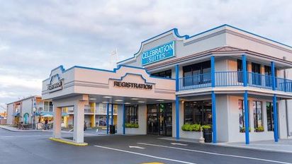 El sector de conserjería del Celebration Suites, recientemente renovado.