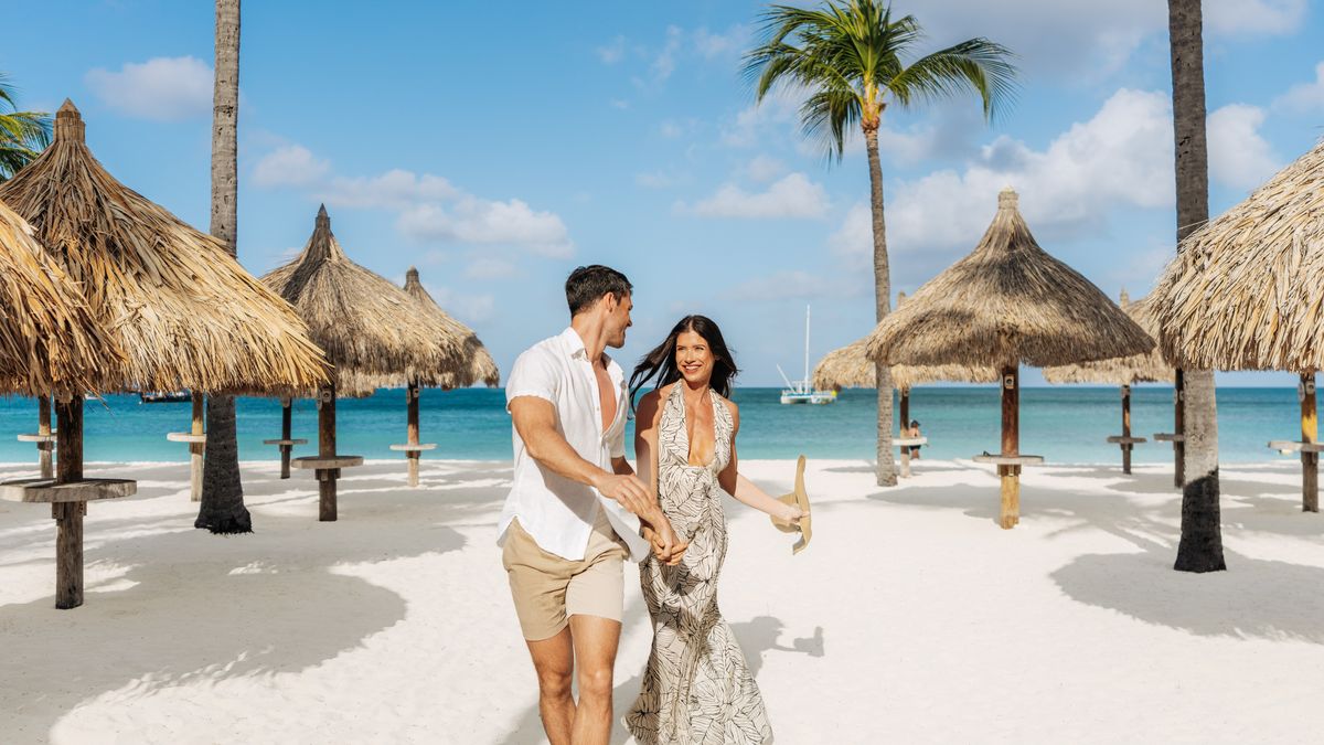 Entre las instalaciones del Aruba Marriott Resort & Stellaris Casino figuran siete restaurantes y casino abierto las 24 horas, entre otras.