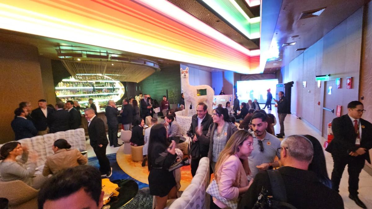 El evento reunió a diversas personalidades del ámbito empresarial, cultural y creativo del país.