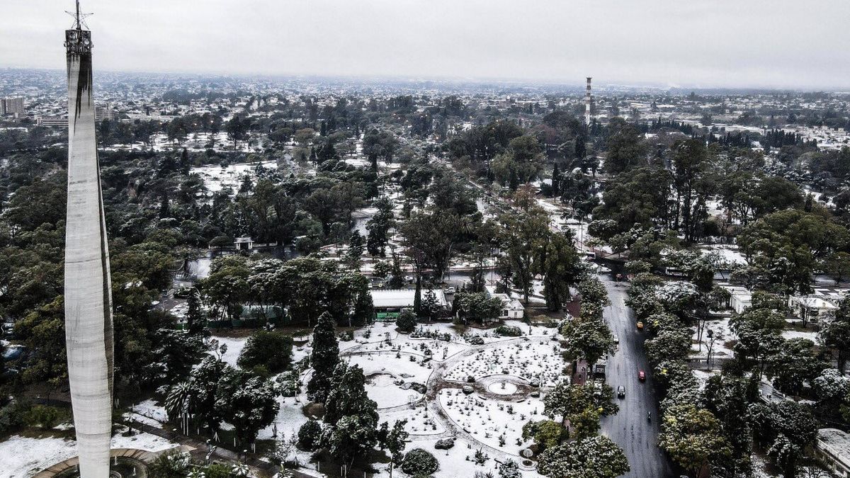 Registros de la nevada histórica en la Ciudad de Córdoba en 2021. Registros de la nevada histórica en la Ciudad de Córdoba en 2021.