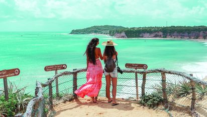 Las playas de Pipa enamoran a los turistas por su belleza escénica deslumbrante.