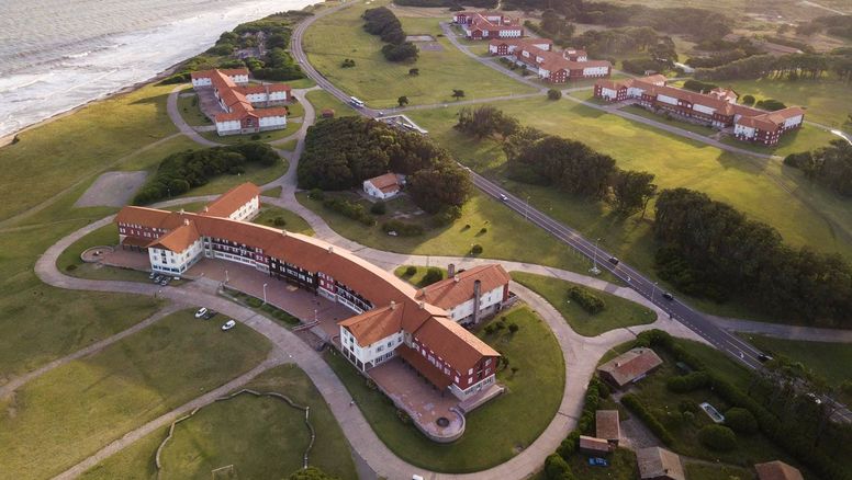 Turismo social en Argentina: así luce la Unidad Turística Chapadmalal en la provincia de Buenos Aires.