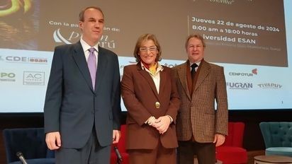 Pablo García, presidente de Ahora Perú;&nbsp;Madeleine Burns, viceministra de Turismo; y José Koechlin, presidente de Canatur.