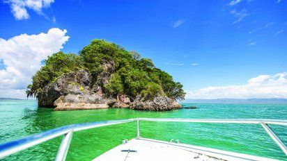 Explora República Dominicana más allá de sus playas: cascadas, parques, montañas y experiencias únicas que muestran la riqueza natural del Caribe.&nbsp;