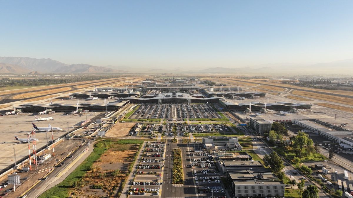 La actividad del Aeropuerto de Santiago genera cerca de 110 mil empleos.