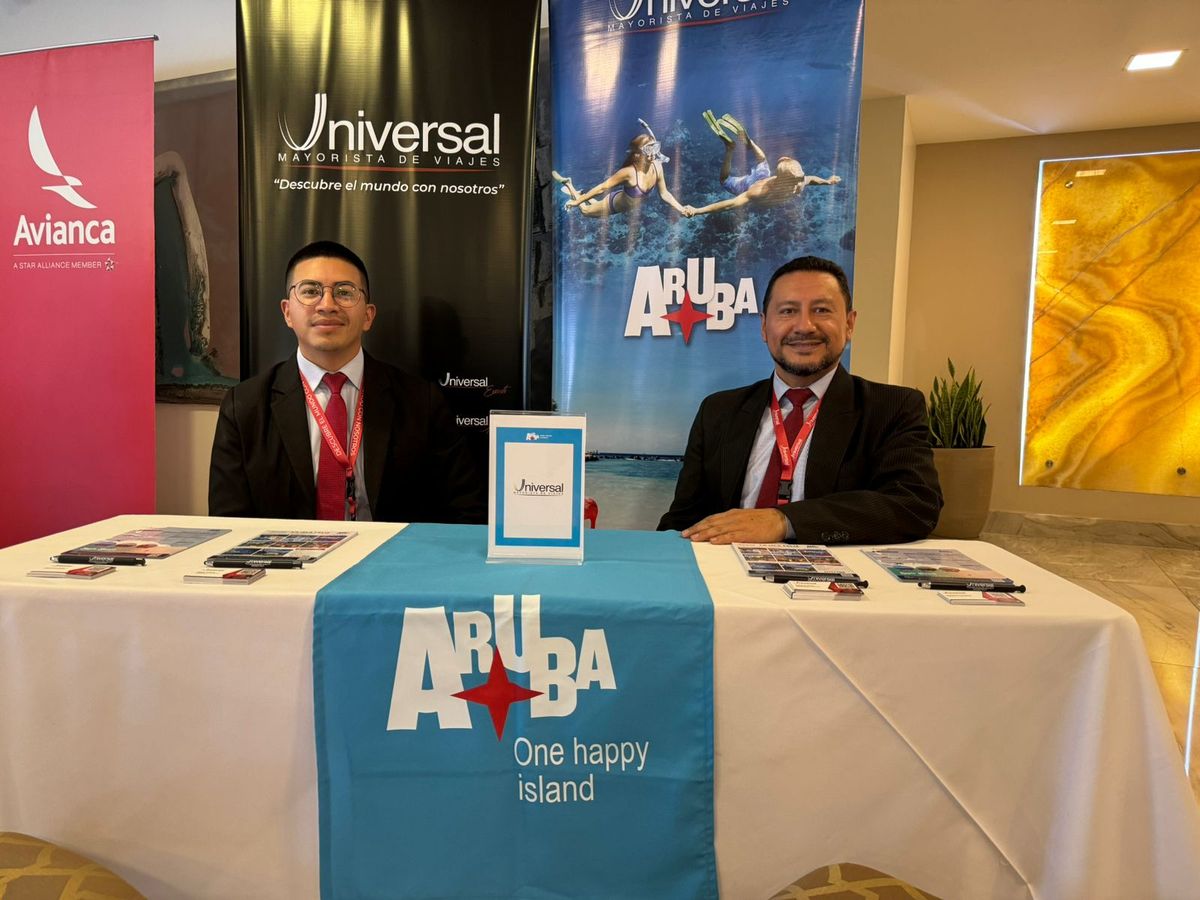 Universal Mayorista de Viajes como expositores en el evento 