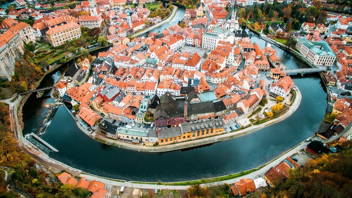 República Checa: Ceský Krumlov fue declarada Patrimonio Cultural de la Humanidad por la Unesco en 1992. - Ladevi Medios y Soluciones República Checa: Ceský Krumlov fue declarada Patrimonio Cultural de la Humanidad por la Unesco en 1992.