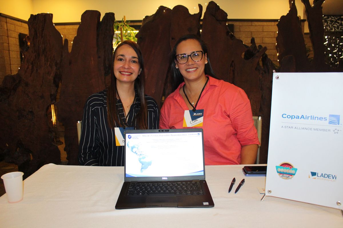 Equipo comercial de Copa Airlines en Medellín.
