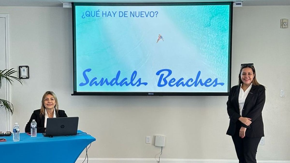 Blanca S&aacute;nchez, senior representante de Sandals & Beaches Resorts para Panam&aacute; y Centroam&eacute;rica; junto a Betzabeth Flores, BDM de Argentina, Uruguay y Paraguay.