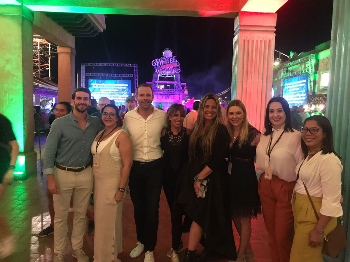 El equipo de Meliá Hotels International durante la inauguración de Katmandu Park.