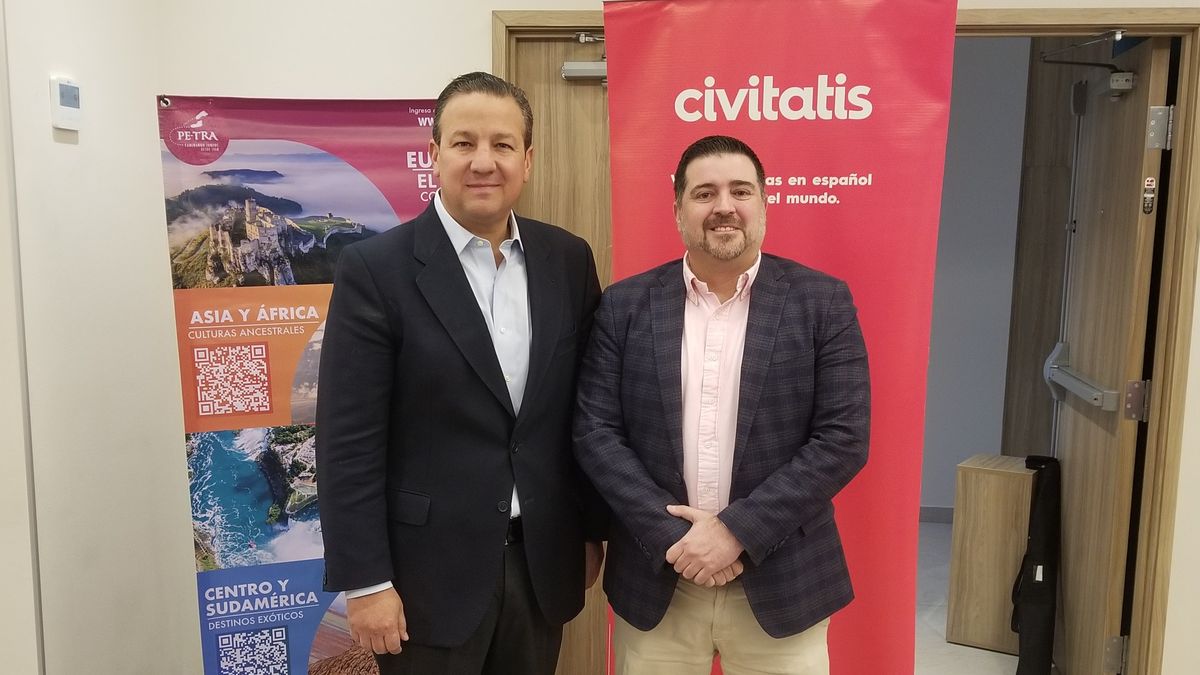 Roberto Trauwitz, director de Pe-Tra Operadora; y el representante de Civitatis en la Caravana 2025.