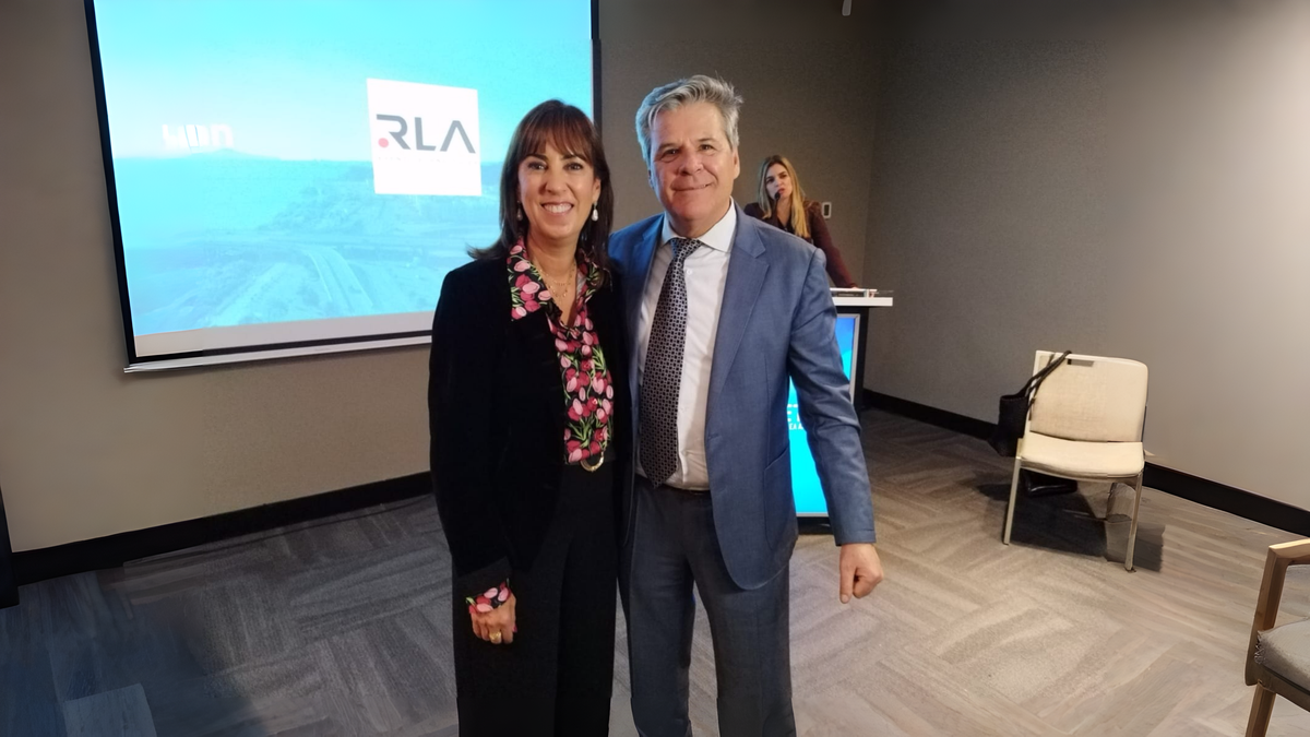 La presidenta ejecutiva de Fedetur Mónica Zalaquett, junto a Jaime Guazzini. 
