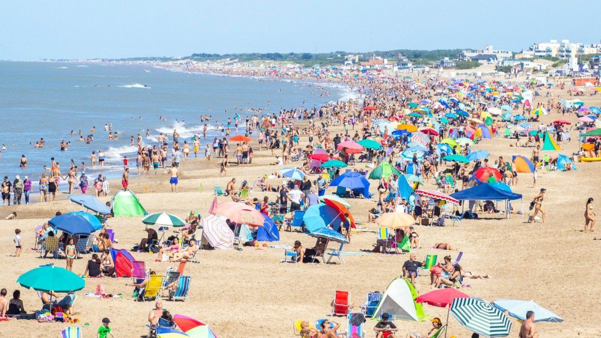 Vacaciones 2026 en laCosta Atlántica: Villa Gesell ofrecerá vuelos directos desde Ciudad de BuenosAires, que saldrían de $ 120 mil a $ 160 mil por tramos.&nbsp;