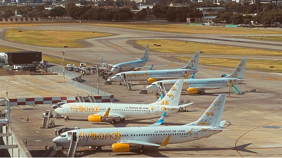 Flybondi volvió a volar, pero las dudas sobre su continuidad persisten.