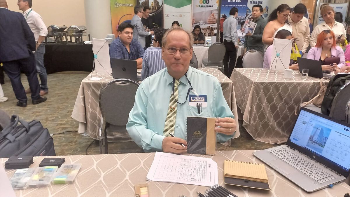 Gustavo Pineda, director de Mercadeo de EM Hotels, promociona Hotel Cartagena Plaza en Ladevi Workshop en Guayaquil.
