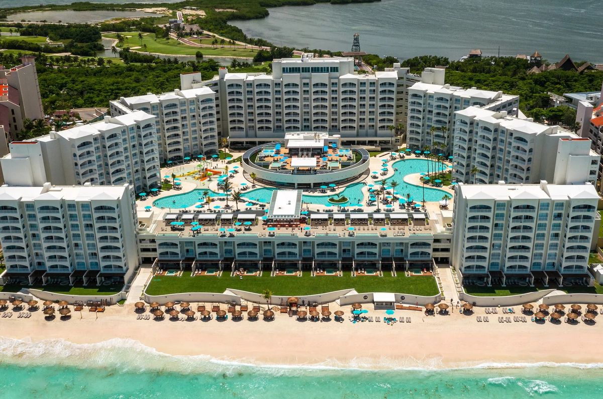 En noviembre Hilton inaugura el quinto hotel en la zona hotelera en Cancún: Hilton Cancún Mar Caribe.