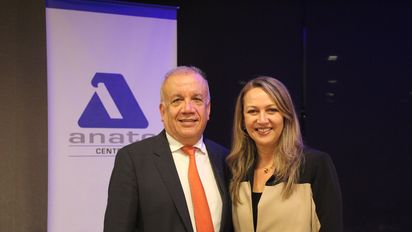 Carlos Rafael Moreno, presidente del capítulo Anato central junto a Paula Cortés Calle, presidente ejecutiva de Anato.