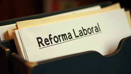 Reforma laboral: alertas y oportunidades para el turismo ante el proyecto que Milei enviará al Congreso.