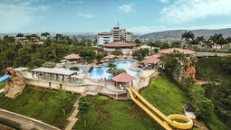 Hillary Resort está ubicado a solo 30 minutos de la ciudad de Machala, en la provincia de El Oro, al sur de Ecuador.