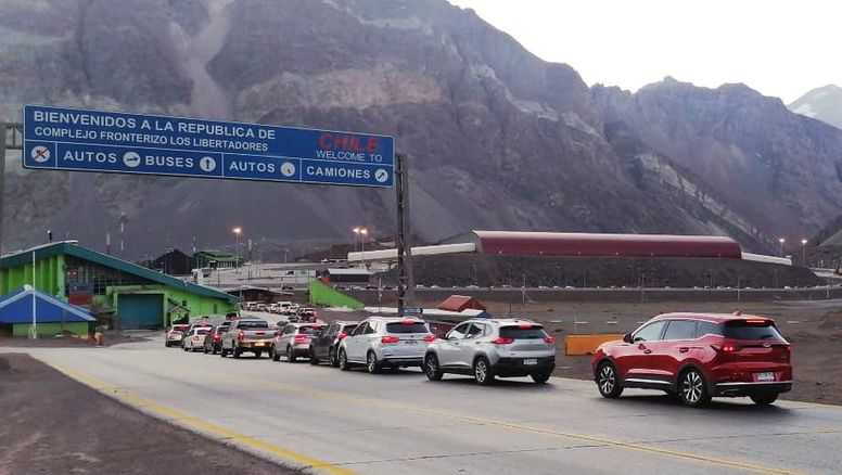 Según datos de la delegación presidencial de Los Andes, 31.758 personas cruzaron por el paso Los Libertadores durante el fin de semana.&nbsp;