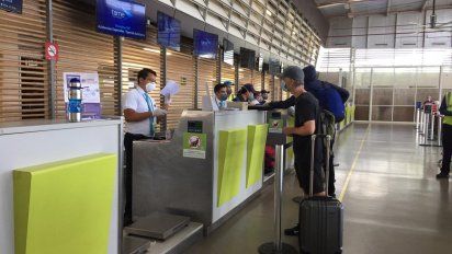 Desde este 1° de julio los pasajeros vacunados no necesitarán prueba de Covid a su ingreso a Galápagos.