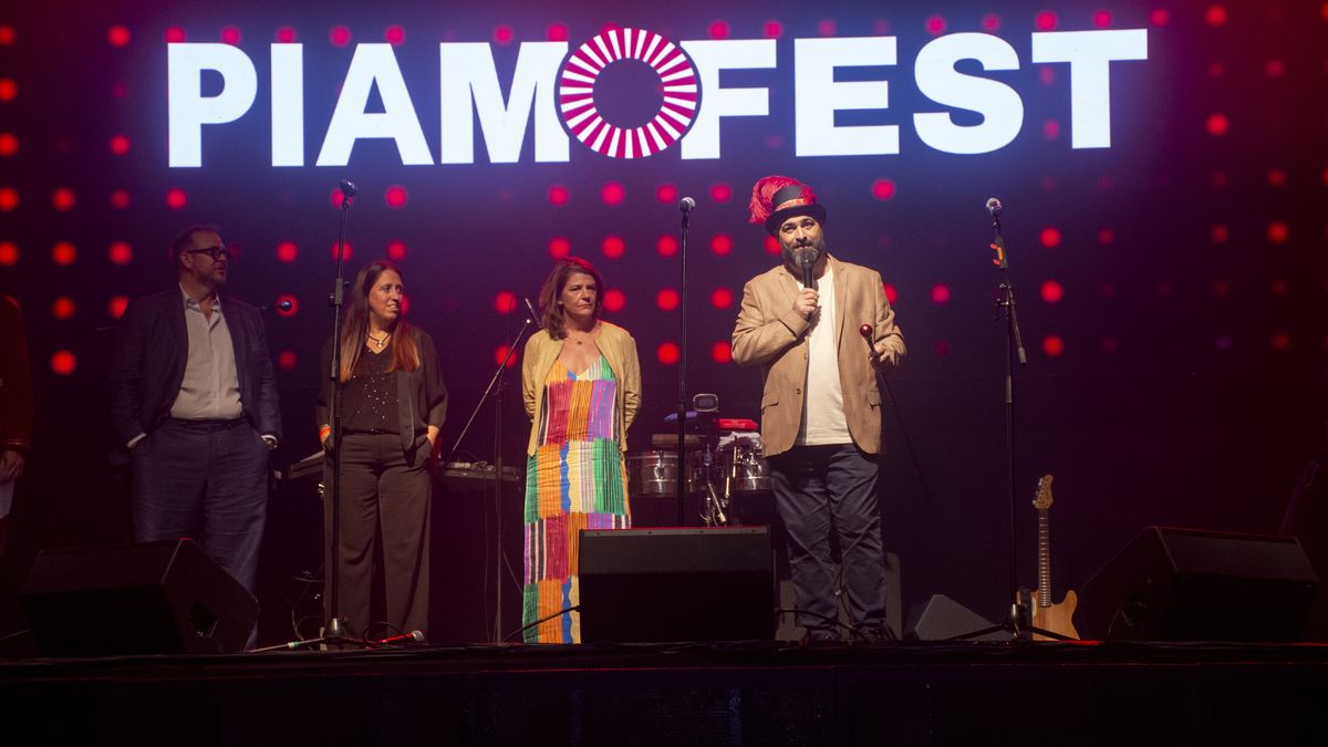 Directivos de Piamonte en la inauguración oficial de la velada.