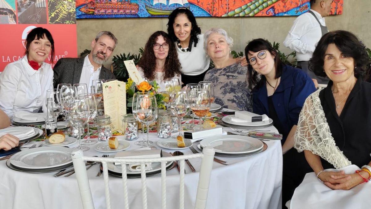 Familia de Berenice Lozano, de La Casa del Viaje, y Grace Cortés en el aniversario de la mayorista.