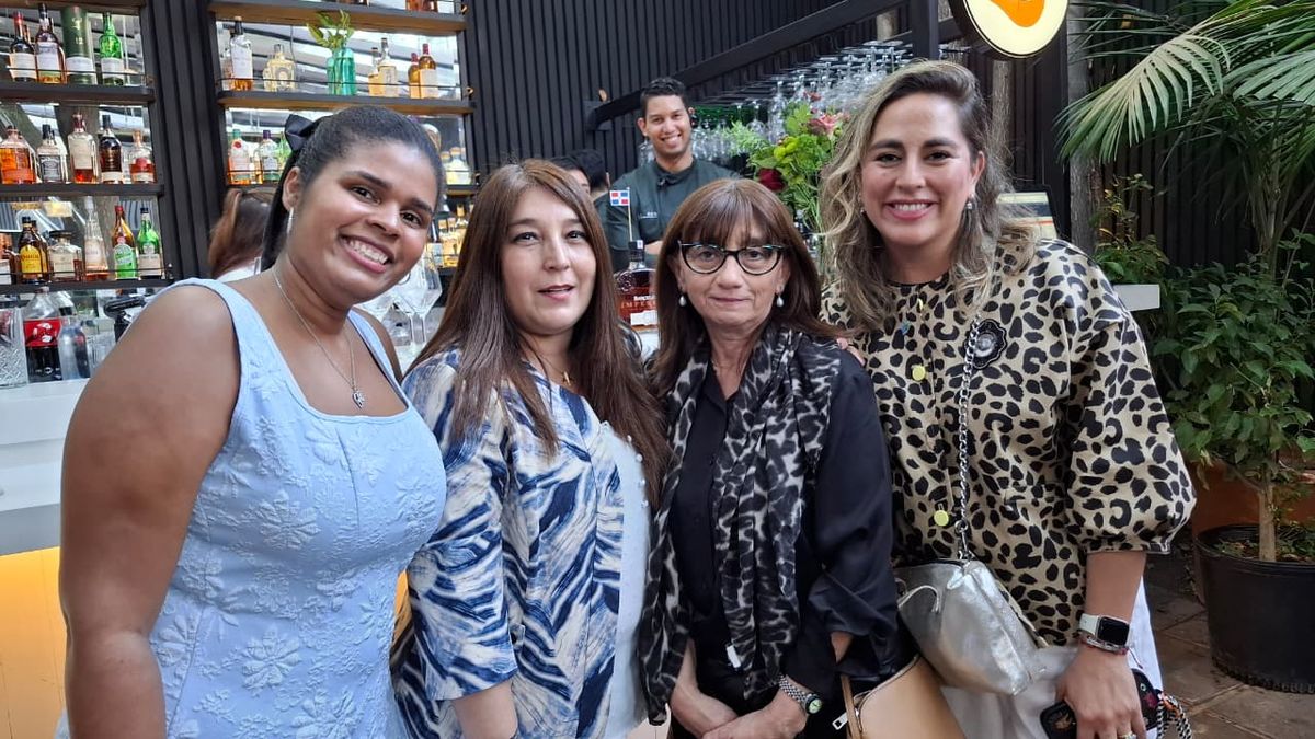 Paloma Acosta (Rep. Dominicana); Paola Soto; Claudia Soto; María José Lizama (Aruba).
